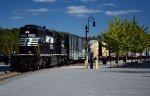 NS yard job E19 on the Southern's Old Main Line circles the Depot Grille's patio.